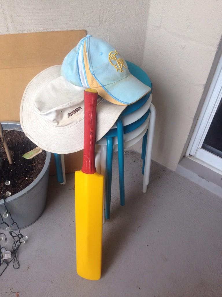 C_BowlingCoach's tweet photo. #putoutyourbats http://t.co/WG7odYW3I0