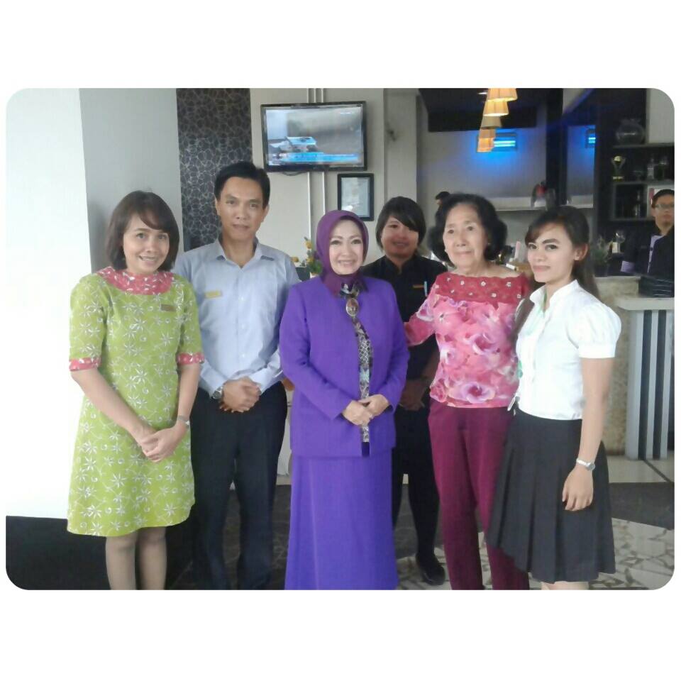 edgesuperblock's tweet photo. Acara Baros Internasional Animation Festival,
dengan Ibu Walikota Cimahi 2014 http://t.co/rMjghLoWLR