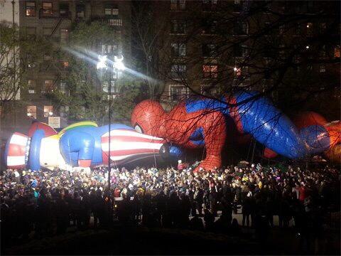ComicBookNOW's tweet photo. So... THIS HAPPENED. #Thanksgiving #Macys http://t.co/WI0xpkd2nb