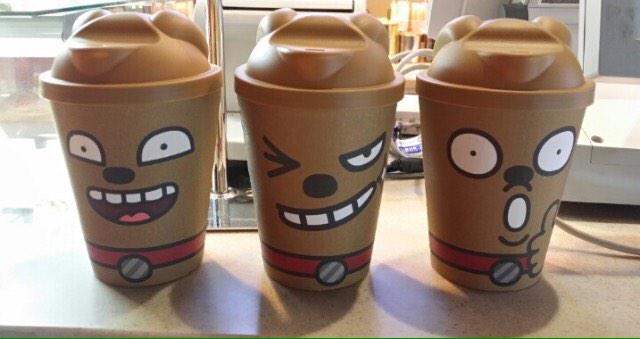 12월 1일부터 던킨도너츠에서 핫초코 구매시 카카오톡 개 프로도 컵에 제공된다는 소식
