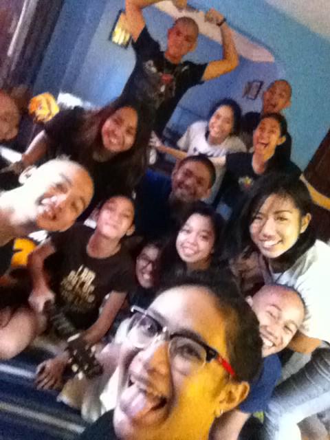 TrishDmngooo's tweet photo. Overnight wd these peepz. #bangagers ✨🙌🐝 http://t.co/gNljsHtwbZ