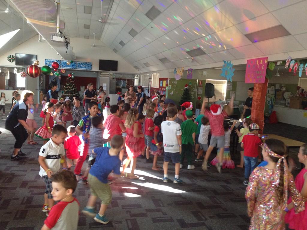 SJSyr3's tweet photo. We are partying today!!! #awesome @StJosephsS @SJSyr2 @SJSyr1 @SJSkindy http://t.co/9LHi5eQF2D