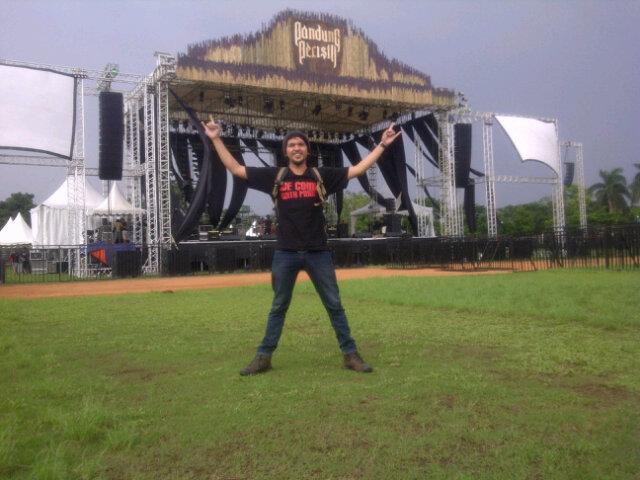 At #MAGNITUDEBBCamp2014 #MetalHeadzCommunity #WeComeWithPride <a href="/Azzeo_EO/">Azzeo </a> #BandungOuter3 <a href="/sinjul/">Shinta TEM'S (TBFOT)</a>