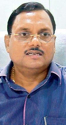 capt_ivane's tweet photo. Income Tax team recovered 10 cr cash from #Yadavsingh car,40 lakh from another car and details of 300 Cr Properties. http://t.co/vK5rvtf4OO
