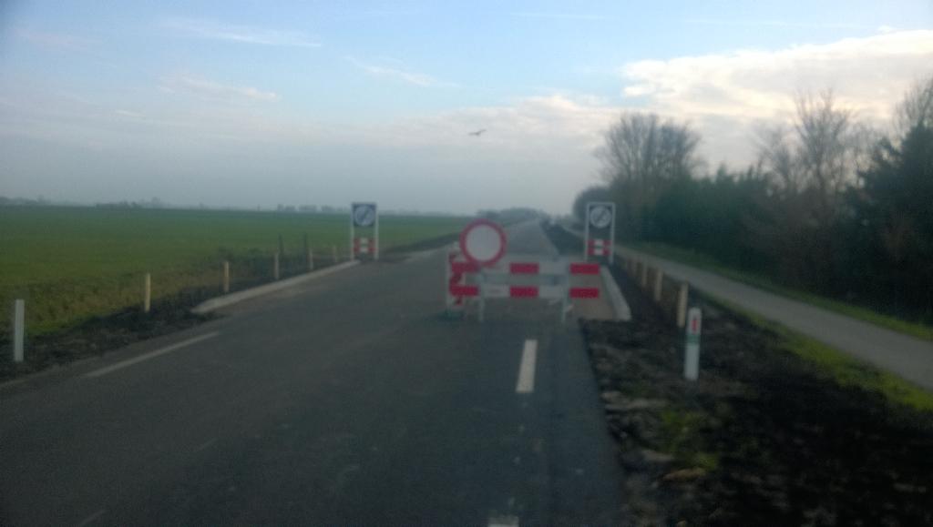 De Froonackerdyk is dit weekend nog gestremd, maandag in de loop van de ochtend weer open #n384 #wiuwert