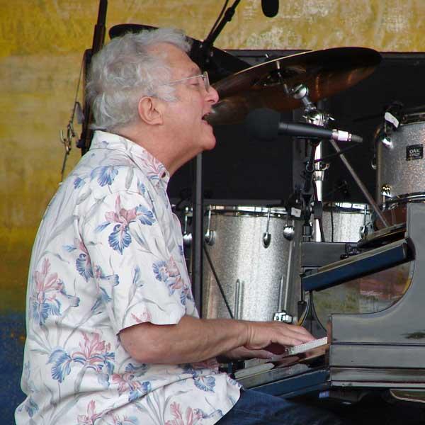 Happy 71st birthday, Randy Newman, awesome singer-songwriter, composer  "Youve Got A Friend... 