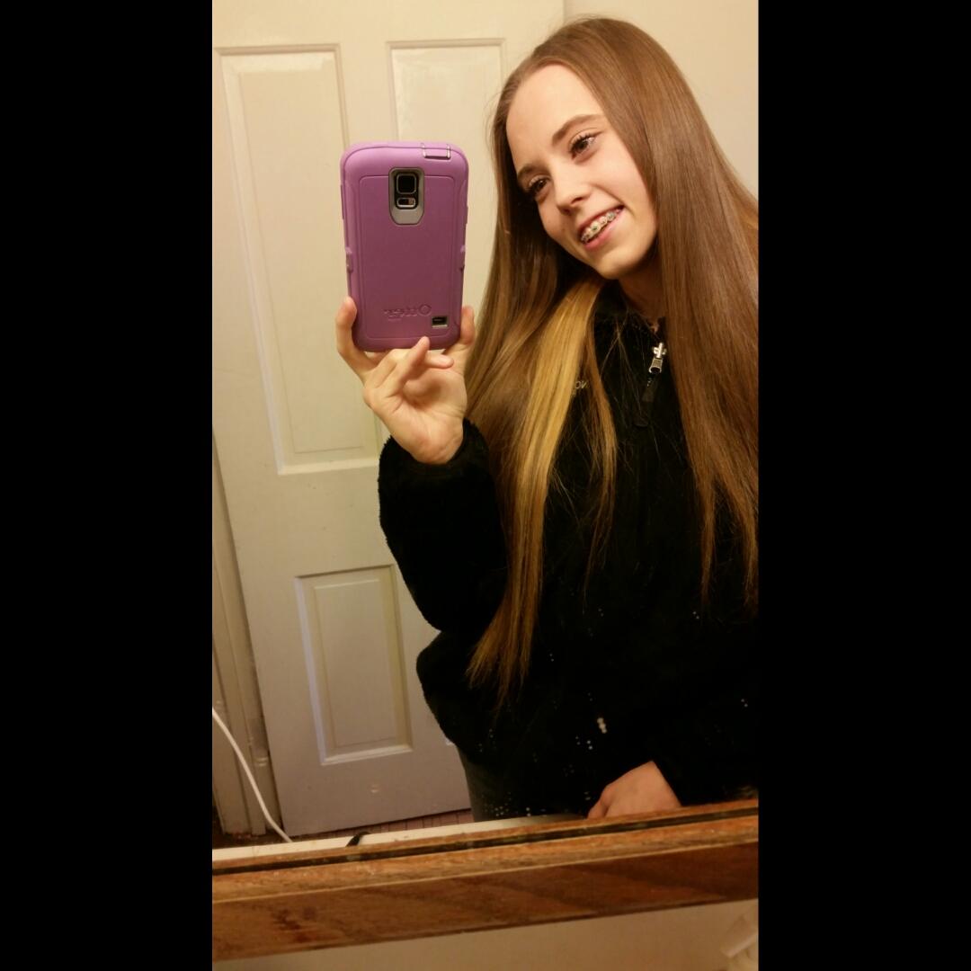 These bitches turnt up, I'm ma finna turn em down .. tell me that I'm back and I still got my fucking  crown.