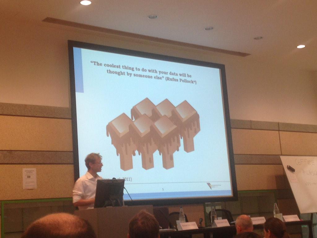 geonovum's tweet photo. Bastiaan vanLoenen @tudelft @geonovum schetst tegenstrijdigheid EU dataprotection en opendata beleid #LAPSI2Brussels http://t.co/ABTza6SbmZ
