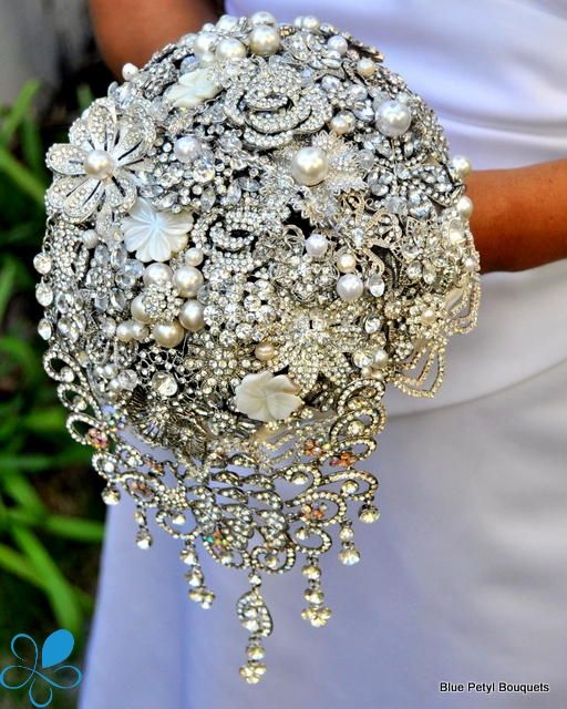 Cap_StGeorges's tweet photo. Love these Brooch Bouquets #wedding #Cyprus @Cap_StGeorges For more ideas visit http://t.co/LfsSE4a5rC http://t.co/3ww915a0mI