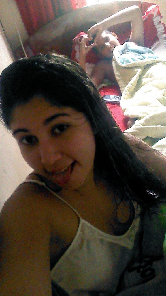 _mjess1's tweet photo. Irmaaaao 💜
#cabeloMolhado #EsperandoSecar #PraFazer 😪 http://t.co/Gcxzgvol5M