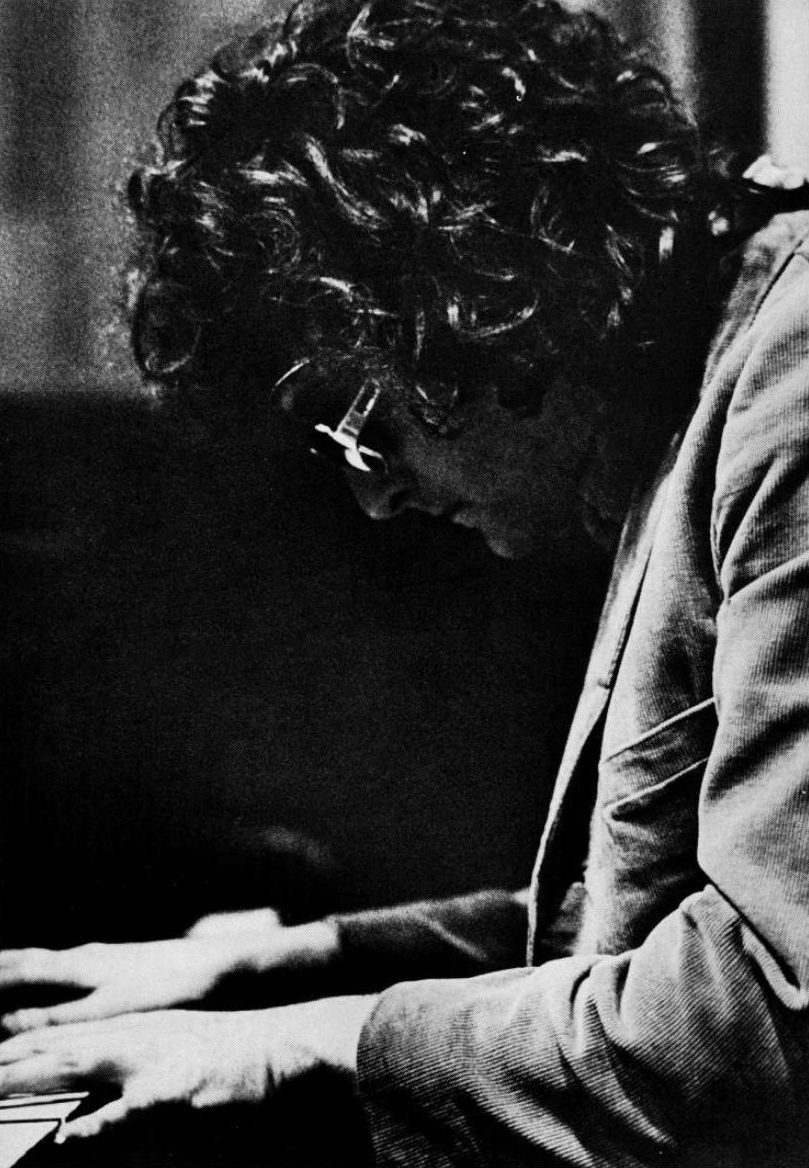 Randy Newman was born on this date November 28 in 1943. Happy Birthday, Randy Newman! 
