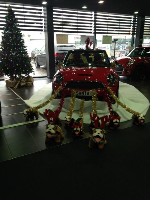 CliffDeller's tweet photo. Santa stops off at Cooper Malton MINI http://t.co/uYht29TNKy