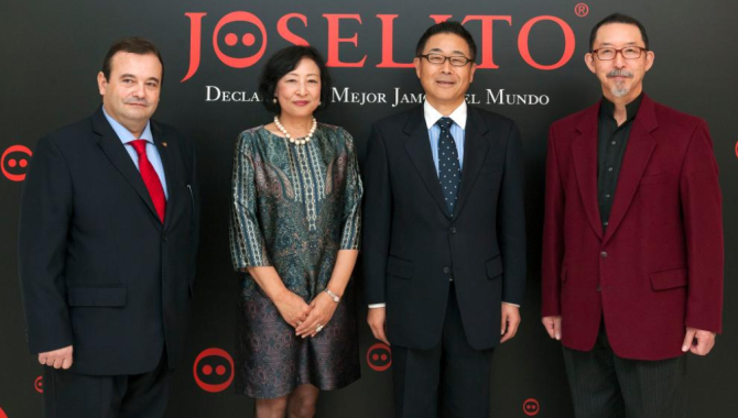 SArtvALDIA's tweet photo. #EtsuroSotoo realza la colección Premium de @JamonJoselito con 55 cofres personalizados
http://t.co/tEtOWEGFDb http://t.co/DPZHOnKOyx