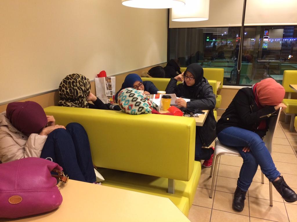 fai_ibrahim's tweet image. Setelah berhempas pulas tolak kereta ditemani angin -9 degree 🚐❄️ -with @ArinaaKamarul and 5 others