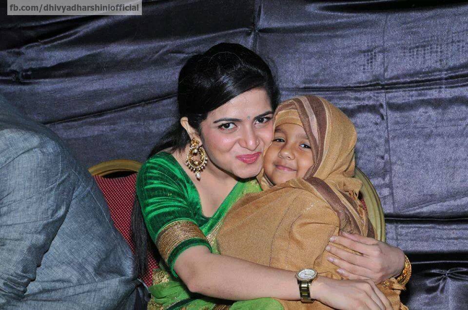 Divyadarshini With cute Kid | Veethi