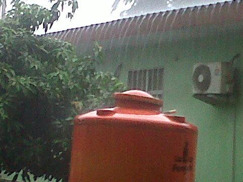 MirzaSeptian's tweet photo. Uijan lg -ujan lg ah basah lg ni http://t.co/aq1MArQWf3