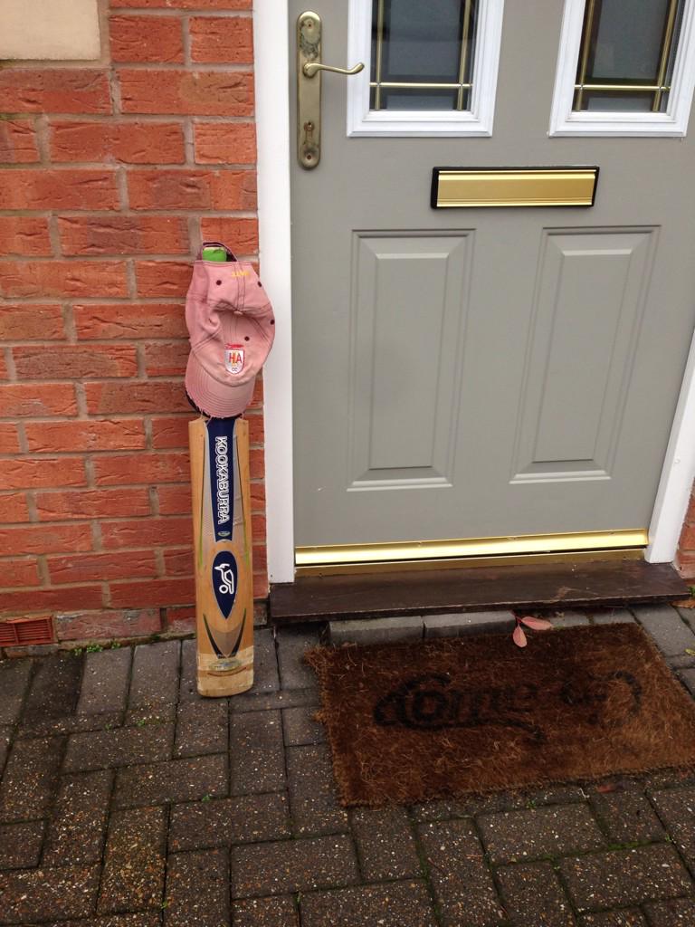 MattyboySW's tweet image. Don't use twitter often but really wanted to support this. Rip Phillip Hughes #putoutyourbats