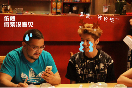 Bank_size56's tweet photo. 141128 重返20岁 Weibo: พวกเราในกองถ่าย Miss Grannyเป็นแก๊งค์คนอารมณ์ดี เวลาถ่ายทำจะเต็มไปด้วยความผ่อนคลายและสนุกสนาน http://t.co/mCuags5Rfl