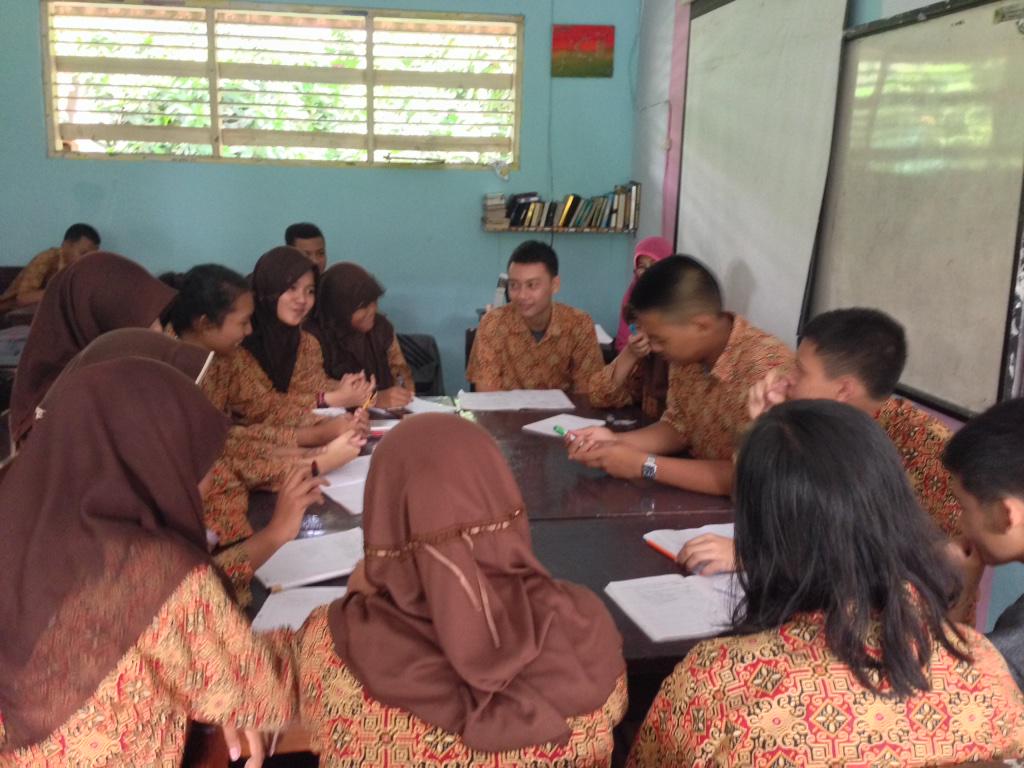 THRONSaja's tweet photo. Simulasi Rapat APBD kota cilegon by kelompok dhana bethaa cc: @bethanielroy @dhanarahadyan http://t.co/NEMETtyrF2