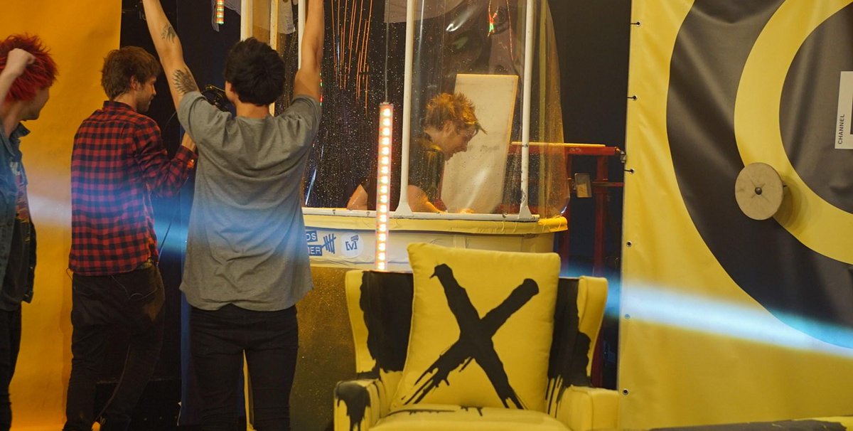 5SOS_Updaters's tweet image. HQ || 5SOS (minus Ashton) on Channel [V] #5