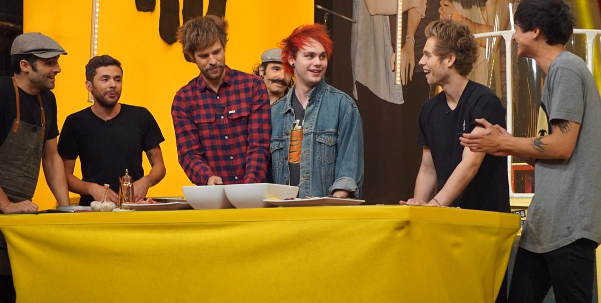 5SOS_Updaters's tweet image. HQ || 5SOS (minus Ashton) on Channel [V] #5