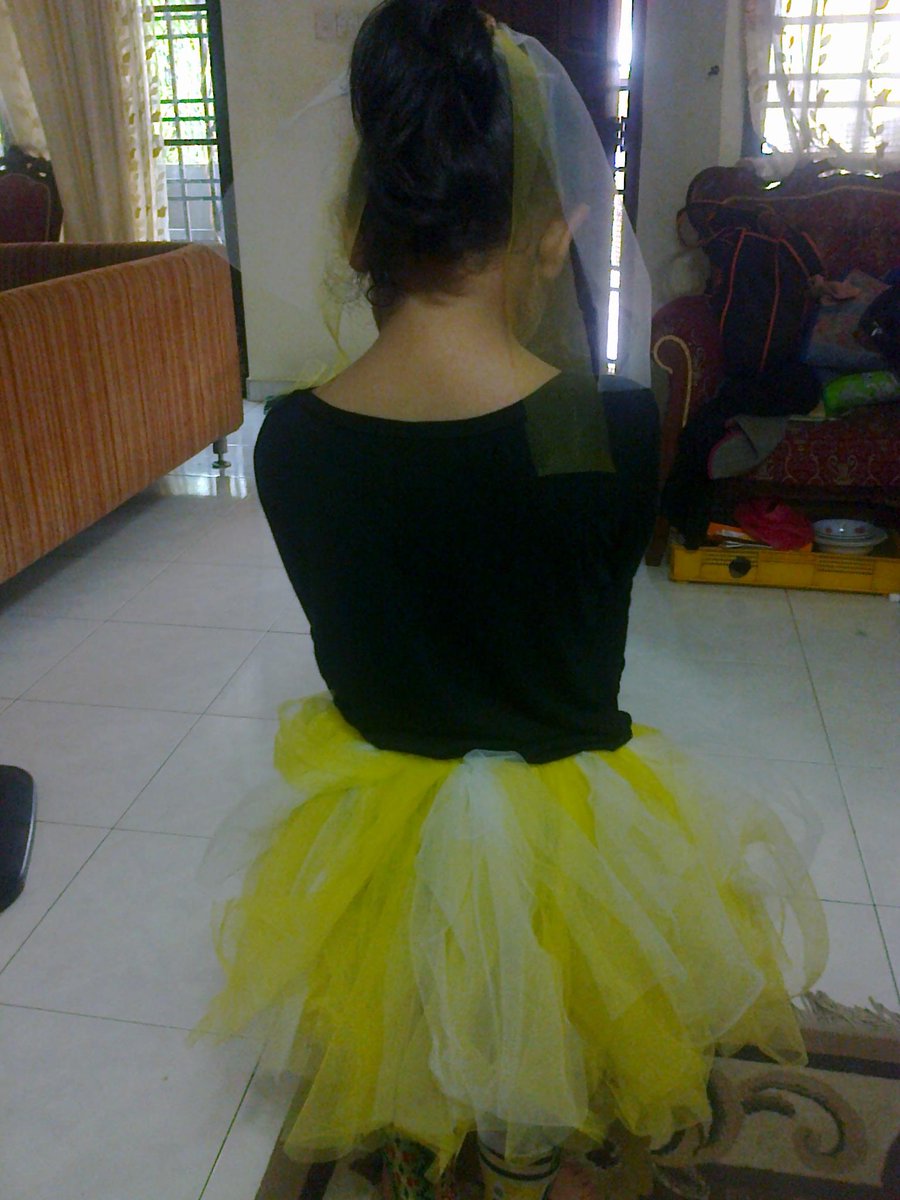 NorlelaRahman's tweet photo. #amanithequeenbee #diytutu #buzybumbblebee http://t.co/yfbMnyjQ6U