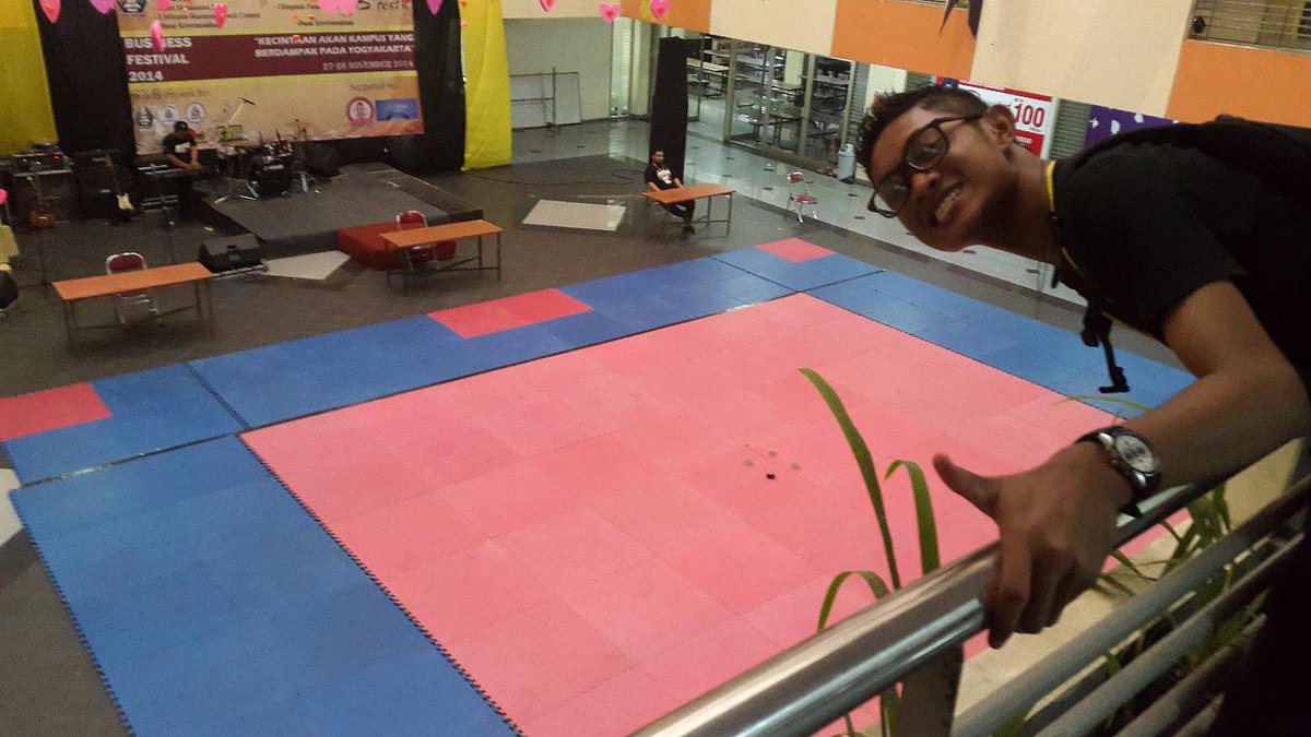 Bfest_2014's tweet photo. Persiapan udh hampir selesai nih yuk yuk pada merapat ke Agape yaak.. di jamin seru acaranya hahaha http://t.co/M3bKER45kc