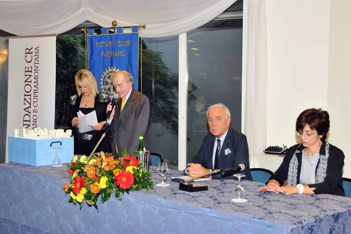 FCarifac's tweet photo. Cerimonia di consegna delle borse di studio: le foto e il comunicato stampa http://t.co/838JhDN1oL