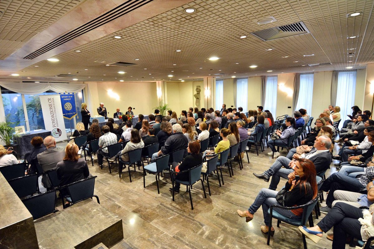 FCarifac's tweet photo. Cerimonia di consegna delle borse di studio: le foto e il comunicato stampa http://t.co/838JhDN1oL