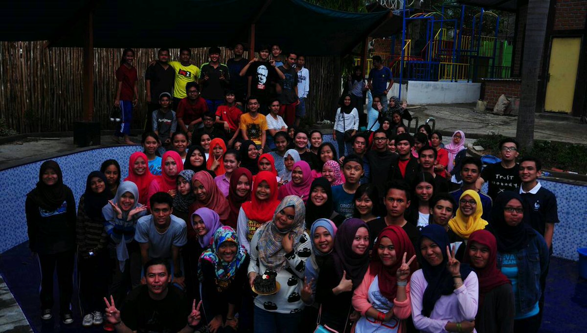 HMJA_UNSRI's tweet photo. #OR2014 dan inilah keluarga baru HMJA http://t.co/m9bMUtRAIj