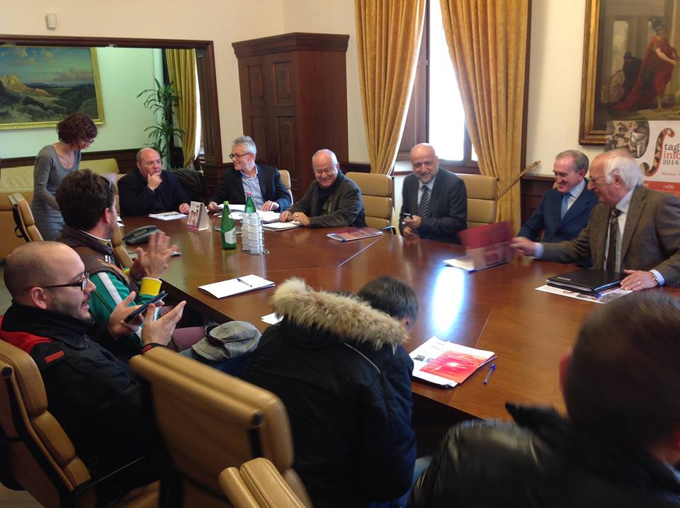 FCarifac's tweet photo. E' in corso la conferenza stampa di presentazione della stagione sinfonica 2014/2015 http://t.co/tJH5d1I7w2