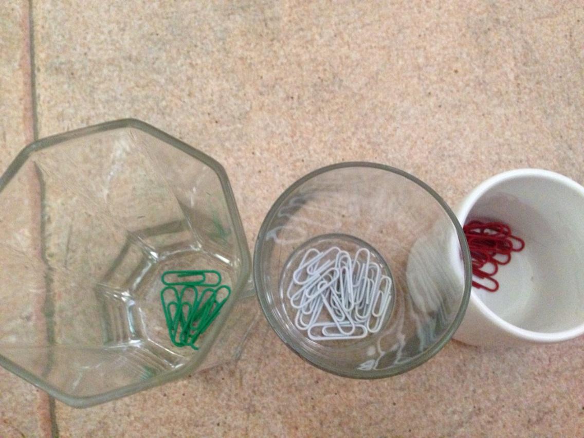 HotmailMarvic's tweet photo. Just divided some paper clips and they look just like italy http://t.co/rPaZC2X8Ia