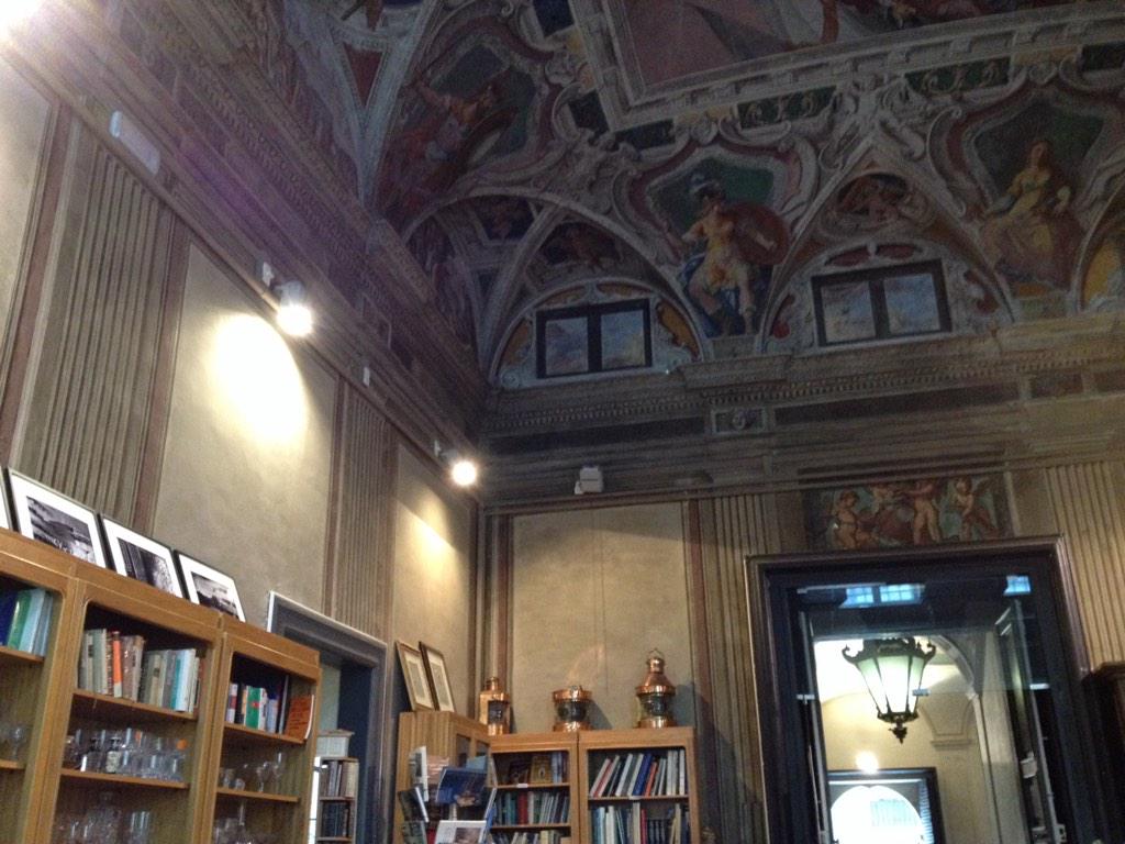 EvoluzioneLibri's tweet image. Venite in @EvoluzioneLibri tante idee regalo per un Natale prestigioso #lagrandebellezza #Genova #librando