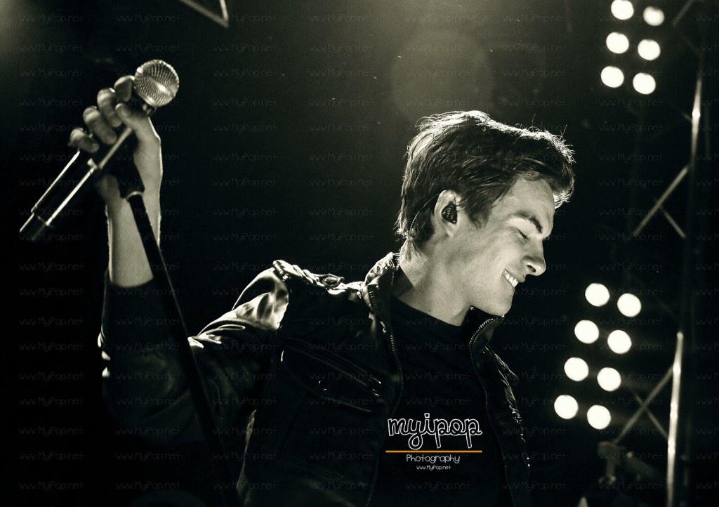 MyiPop's tweet photo. Adelanto || @dvicioficial en @JoyEslava1 #DvicioEnMadrid https://t.co/cVknu6vRLp http://t.co/ysPwNlDHkW
