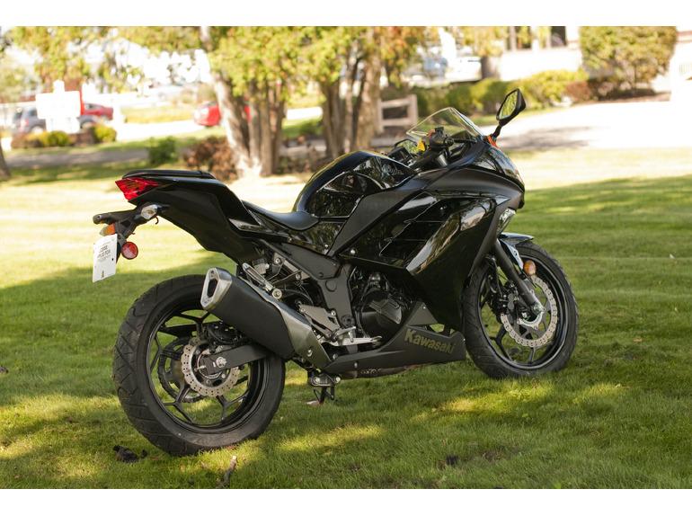 USA_Motorcycles's tweet photo. Used 2014 #Kawasaki Ninja 300 #Sportbike_Motorcycles for sale in Madison, WI, USA @ http://t.co/d2ghCJL6d9 http://t.co/Bkln7cAZHt