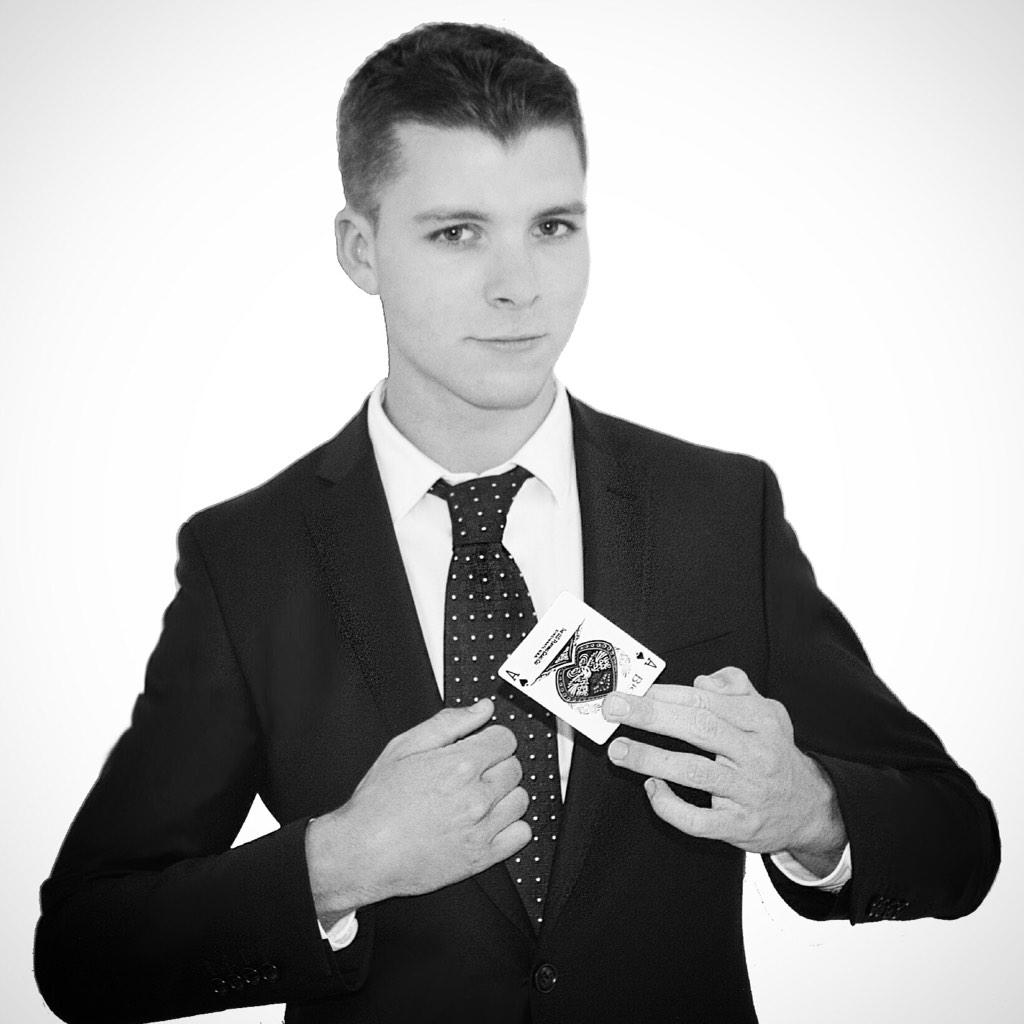 NewLineMagic's tweet image. Loving the photos. Thanks Olivia! #magic #photography #cards #Suits