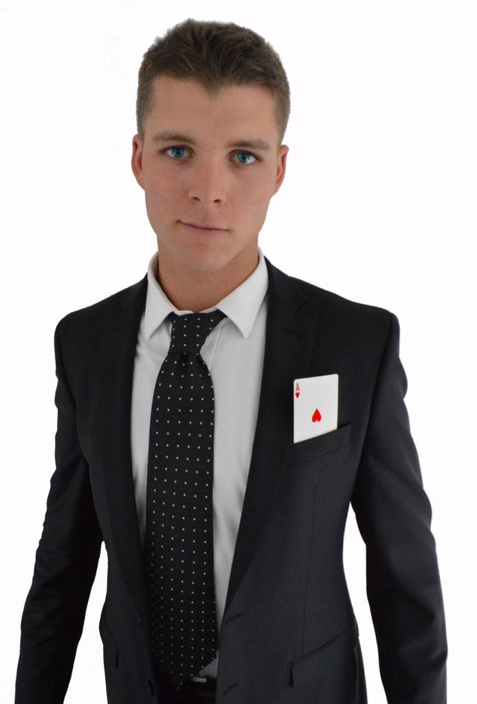 NewLineMagic's tweet image. Loving the photos. Thanks Olivia! #magic #photography #cards #Suits