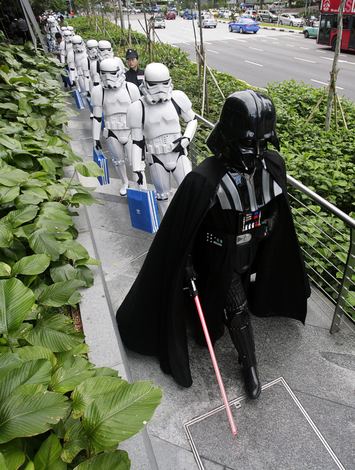 votesith2016's tweet photo. Now to the only place containing more programed white followers then the death star.... the apple store. #Apple http://t.co/YFhcB2ggFb