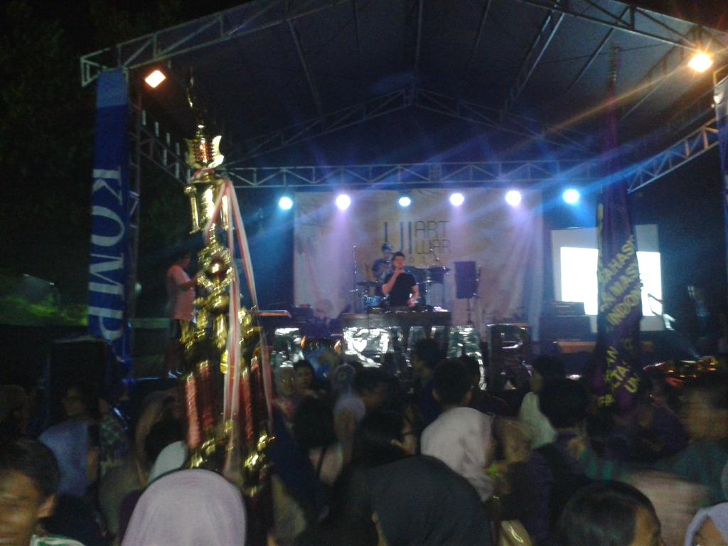 GO FKM GO GO FKM AWWW! <a href="/goFKM/">goFKM</a> sebagai JUARA UMUM UI Art War 2014 :)