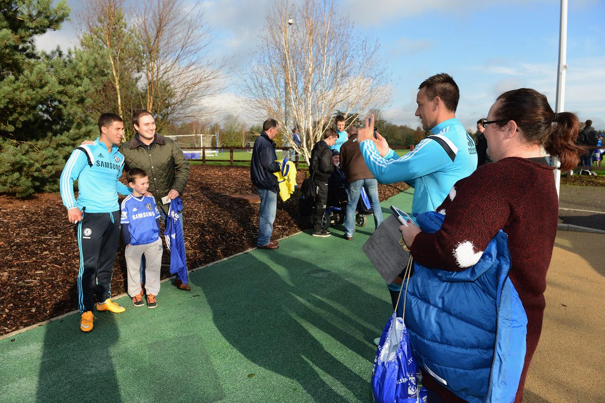 ChelseaFC's tweet photo. A host of young #CFC fans had a day they will never forget on Thursday... http://t.co/biCYnVoFyv http://t.co/4WU6jhjV4p