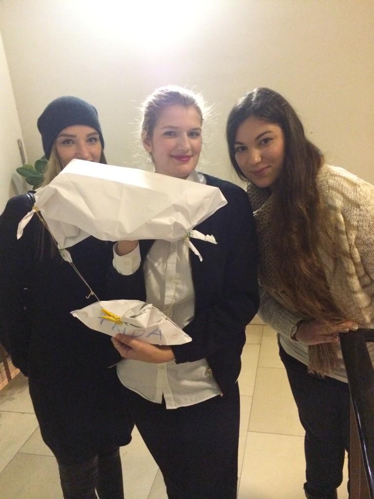 Frida hat ihren ersten flug #onkomm <a href="/ilma_bojadzic/">Leroy Dirose</a> @Na_Tascha11 <a href="/AylinGuevenir/">Aylin Güvenir</a> @bene_asal