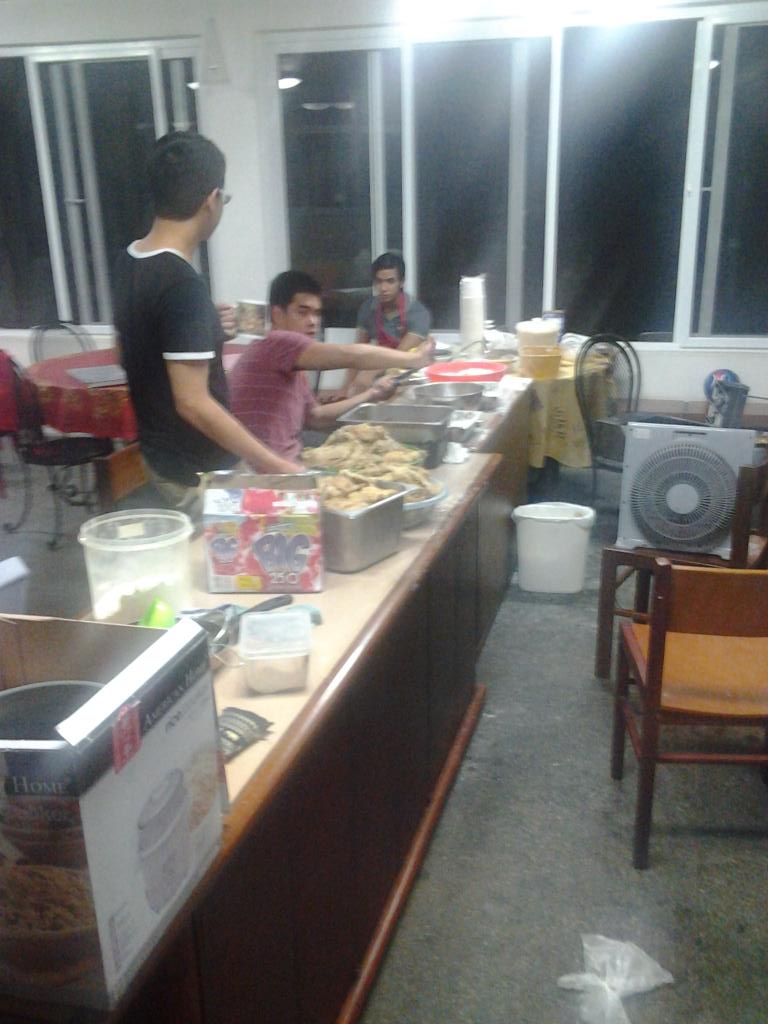 _nash7's tweet photo. ROI in 25hrs of operation. 25kgof Chicken, 100 servings of mojos. Sure profit bukas. #Ls127 #PersonalFowl http://t.co/ZxQvuXCs4n