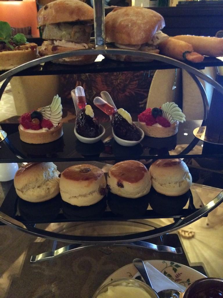 DinDinsPets's tweet photo. Wow! Chinoiserie afternoon tea by @eric_lanlard for the Jumeirah Knightsbridge. http://t.co/CvDZnlujpB