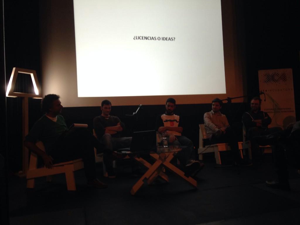 SohoMLG's tweet photo. Terminando la mesa redonda de empresas que ya hacen videojuegos en Málaga @SohoInvaders @promalaga http://t.co/PjclzK5P4p