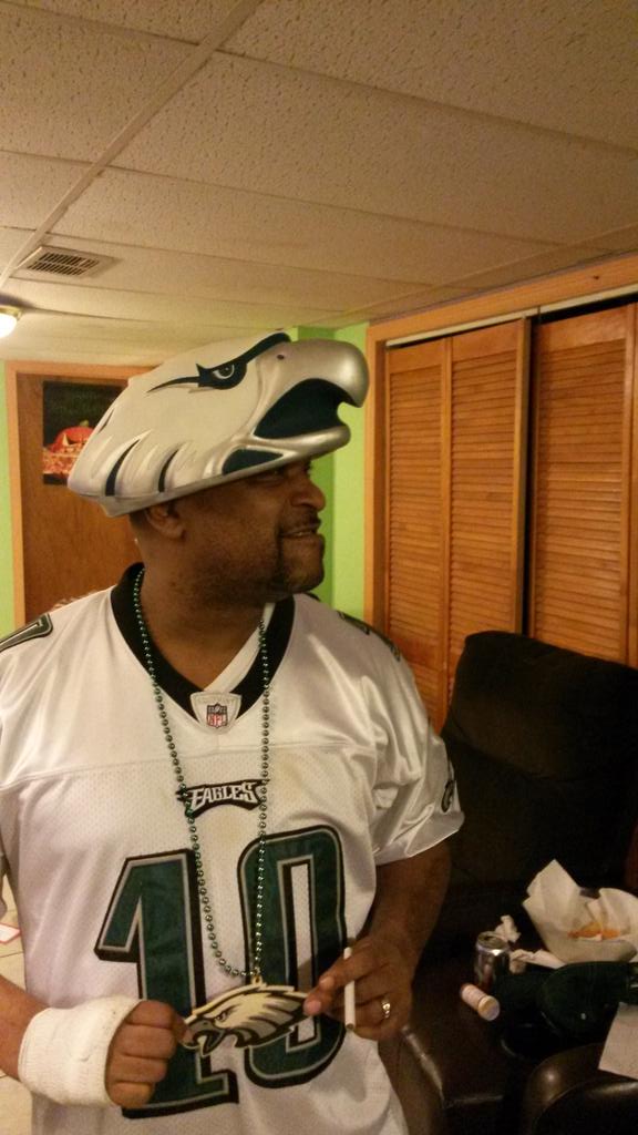 JaxxEnt's tweet image. Go green Eagles green