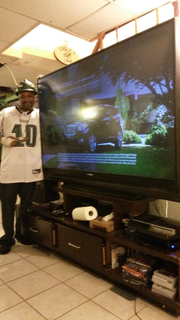 JaxxEnt's tweet image. Go green Eagles green