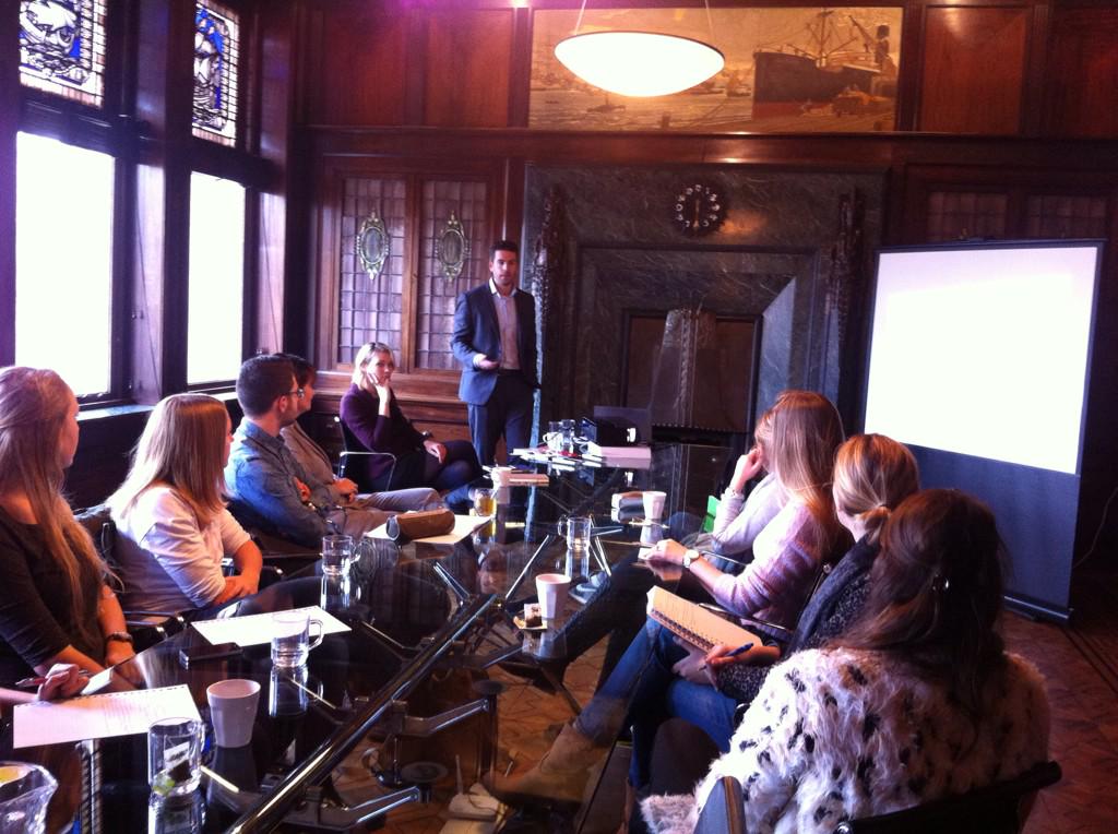 NataschavNoord's tweet photo. Vandaag studenten @IBCoM_EUR op bezoek bij @SterkWerkGroep. Brings back memories als oud #IBCoM studente! http://t.co/AozAb3Oj7n