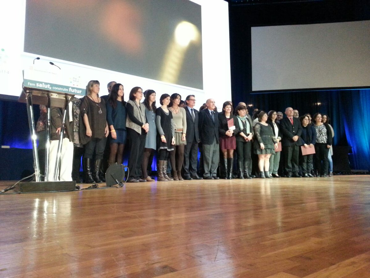 salutcat's tweet photo. #PresidentMas i #Conseller de Salut amb els premiats de les 5 experiències guanyadores del #plasalut14 http://t.co/KLKTRbaorP