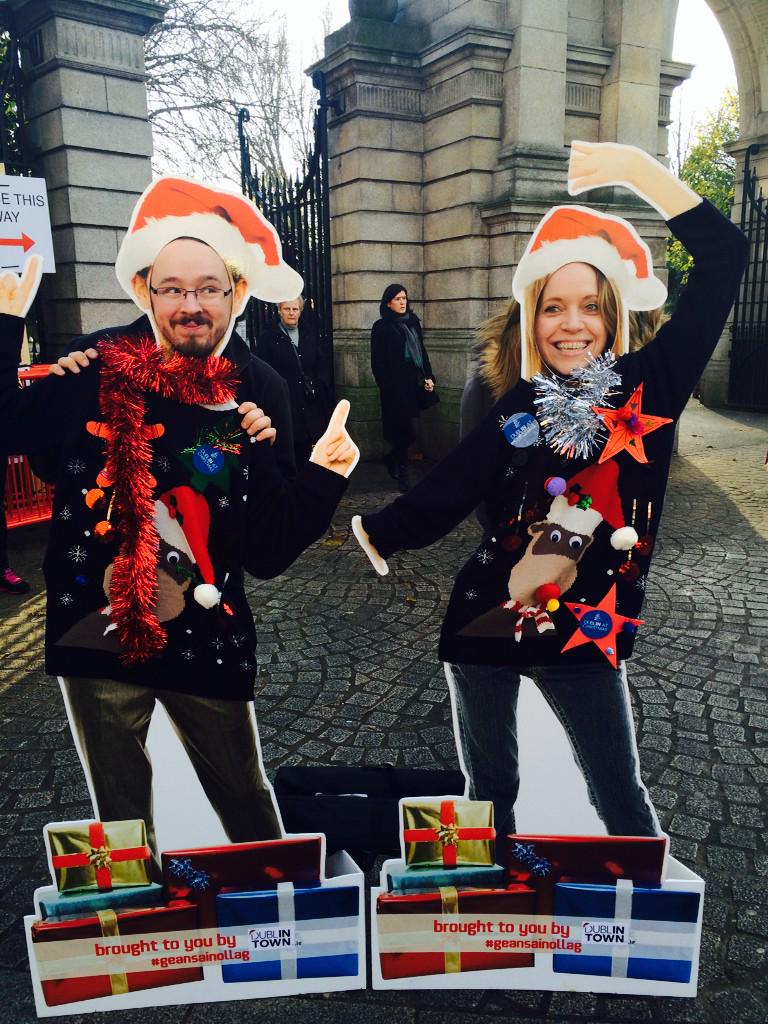 DublinTown's tweet photo. The #98FMThunders are helping us get ready for #GeansaiNollag. Come have your photo taken at the Christmas Market! http://t.co/PLHzkm0Ziy