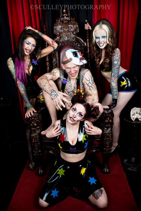 Clowning around in @fetasialatex at @Murdermiles with @dr_freakshow :D Pic by @StefCulley makeup by @AliceBizarreMUA